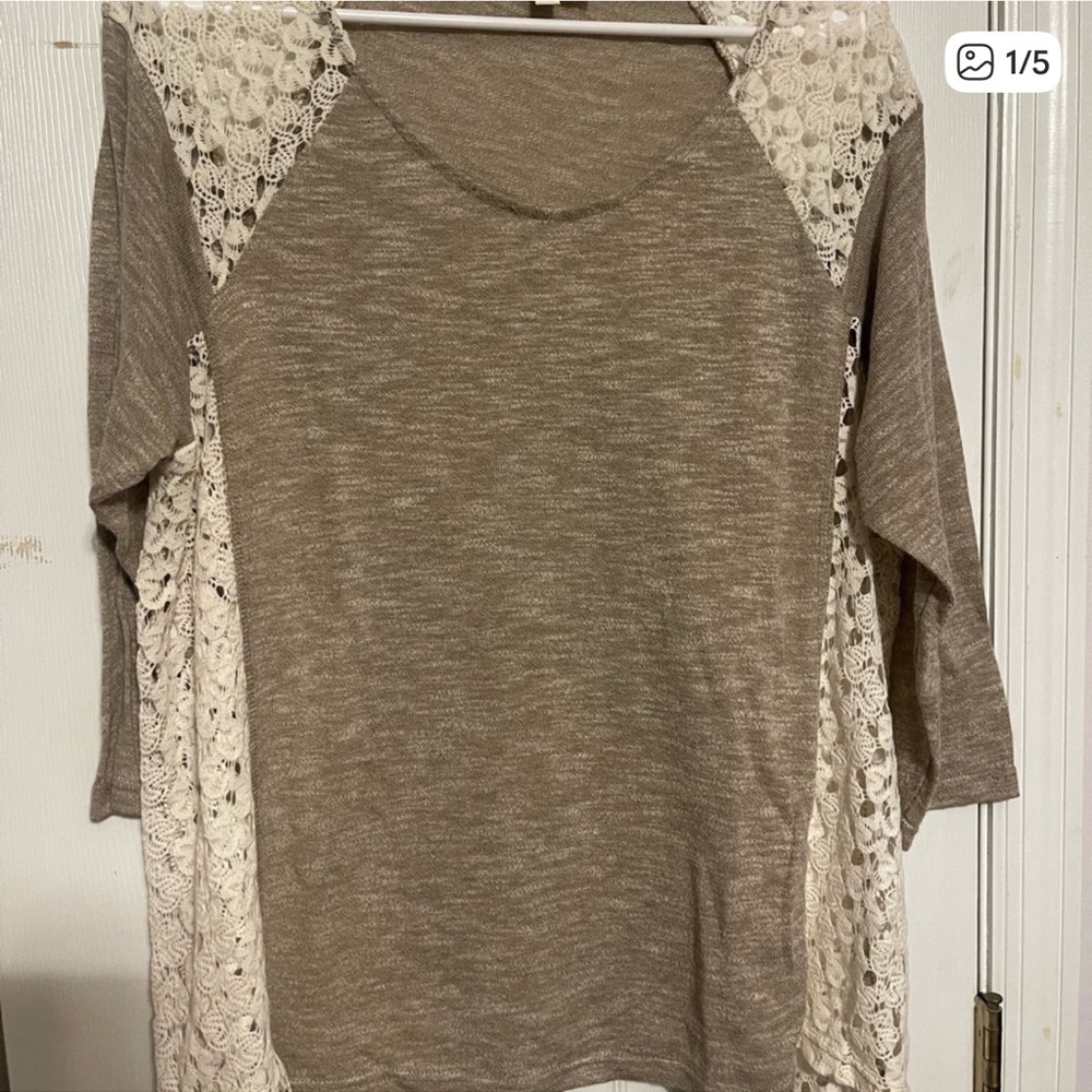 💕Umgee Tan and Cream Lace Accent Blouse